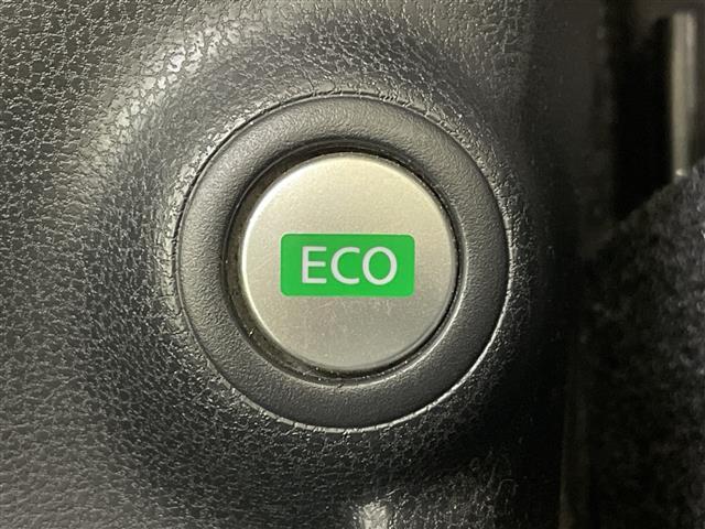 ノート メダリスト　純正７インチナビ　アラウンドビューモニター　ハーフレザーシート　フロアマット　フォグランプ　オートライト　電動格納ミラー　スマートキー　純正１４インチＡＷ　　プッシュスタート　Ｂｌｕｅｔｏｏｔｈ（5枚目）