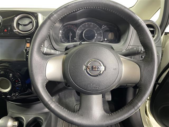 ノート メダリスト　純正７インチナビ　アラウンドビューモニター　ハーフレザーシート　フロアマット　フォグランプ　オートライト　電動格納ミラー　スマートキー　純正１４インチＡＷ　　プッシュスタート　Ｂｌｕｅｔｏｏｔｈ（8枚目）