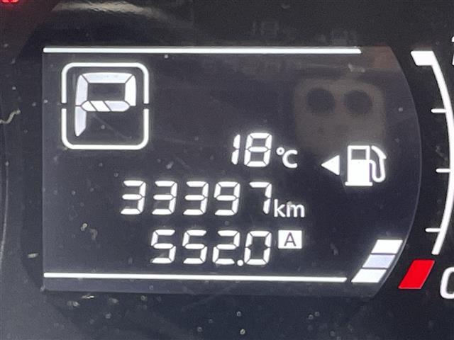 ノート メダリスト　純正７インチナビ　アラウンドビューモニター　ハーフレザーシート　フロアマット　フォグランプ　オートライト　電動格納ミラー　スマートキー　純正１４インチＡＷ　　プッシュスタート　Ｂｌｕｅｔｏｏｔｈ（10枚目）