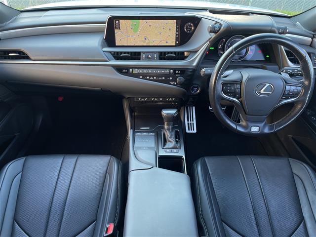ＥＳ ＥＳ３００ｈ　Ｆスポーツ　純正１２．３インチナビ　セーフティシステムプラス　ＴＲＤエアロ　ＴＲＤマフラー　サンルーフ　デジタルインナーミラー　ドラレコ　ＢＳＭ　ＥＴＣ　ＬＥＤ　ヘッドアップディスプレイ　メモリー付きパワーシート（2枚目）