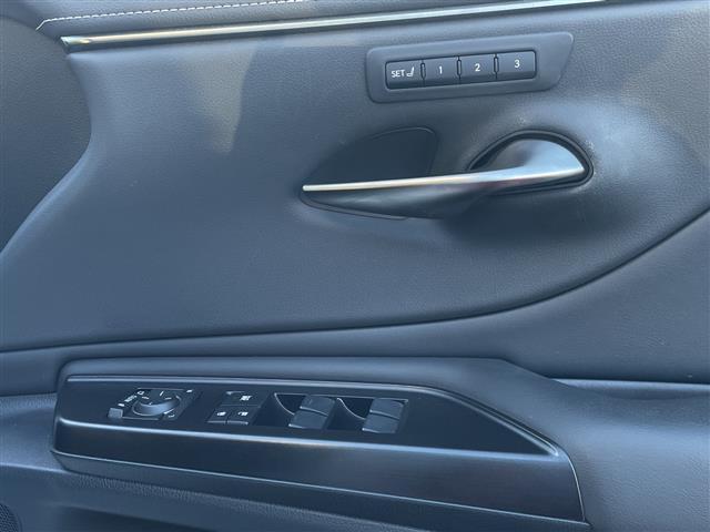 ＥＳ ＥＳ３００ｈ　Ｆスポーツ　純正１２．３インチナビ　セーフティシステムプラス　ＴＲＤエアロ　ＴＲＤマフラー　サンルーフ　デジタルインナーミラー　ドラレコ　ＢＳＭ　ＥＴＣ　ＬＥＤ　ヘッドアップディスプレイ　メモリー付きパワーシート（26枚目）