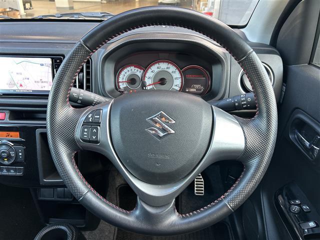 アルトワークス ベースグレード　純正７インチＳＤナビ　純正ＲＥＣＡＲＯシート　バックカメラ　ＥＴＣ　スマートキー　純正１５インチＡＷ　フォグランプ　オートライト　スペアキー　フロアマット　保証書　革巻きステアリング　ＨＩＤライト（5枚目）