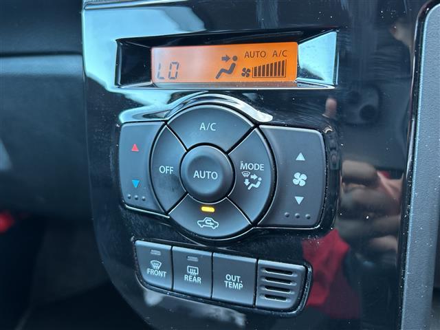 アルトワークス ベースグレード　純正７インチＳＤナビ　純正ＲＥＣＡＲＯシート　バックカメラ　ＥＴＣ　スマートキー　純正１５インチＡＷ　フォグランプ　オートライト　スペアキー　フロアマット　保証書　革巻きステアリング　ＨＩＤライト（11枚目）