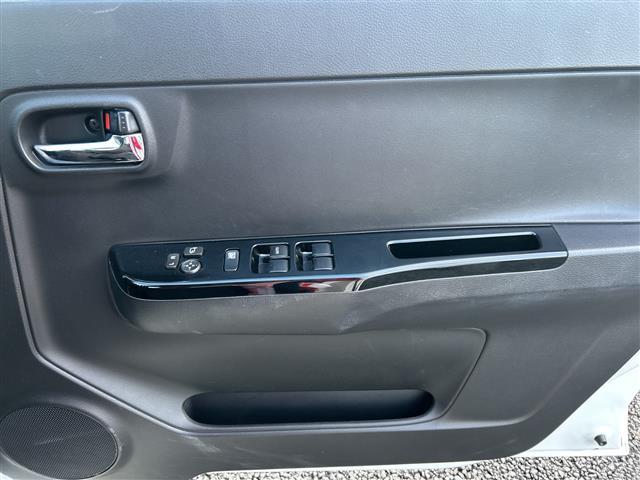 アルトワークス ベースグレード　純正７インチＳＤナビ　純正ＲＥＣＡＲＯシート　バックカメラ　ＥＴＣ　スマートキー　純正１５インチＡＷ　フォグランプ　オートライト　スペアキー　フロアマット　保証書　革巻きステアリング　ＨＩＤライト（16枚目）