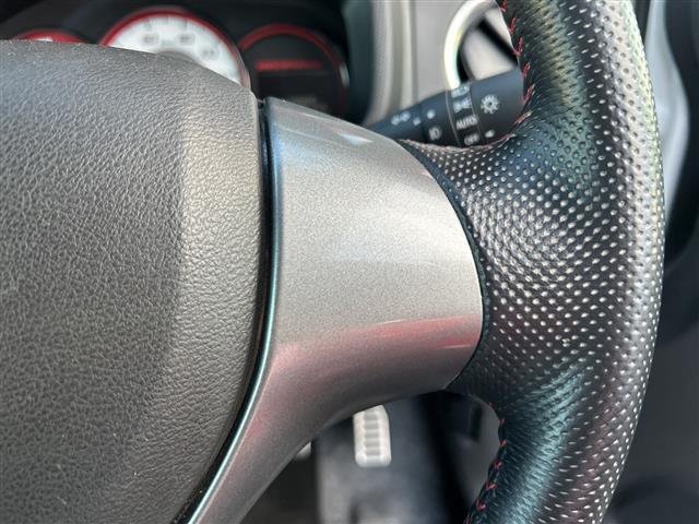 アルトワークス ベースグレード　純正７インチＳＤナビ　純正ＲＥＣＡＲＯシート　バックカメラ　ＥＴＣ　スマートキー　純正１５インチＡＷ　フォグランプ　オートライト　スペアキー　フロアマット　保証書　革巻きステアリング　ＨＩＤライト（20枚目）