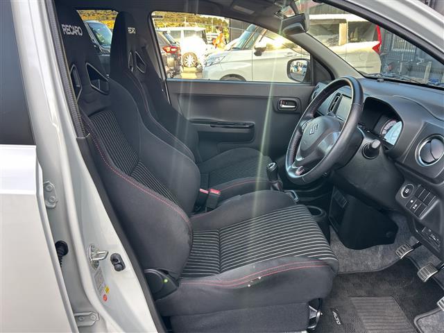 アルトワークス ベースグレード　純正７インチＳＤナビ　純正ＲＥＣＡＲＯシート　バックカメラ　ＥＴＣ　スマートキー　純正１５インチＡＷ　フォグランプ　オートライト　スペアキー　フロアマット　保証書　革巻きステアリング　ＨＩＤライト（21枚目）