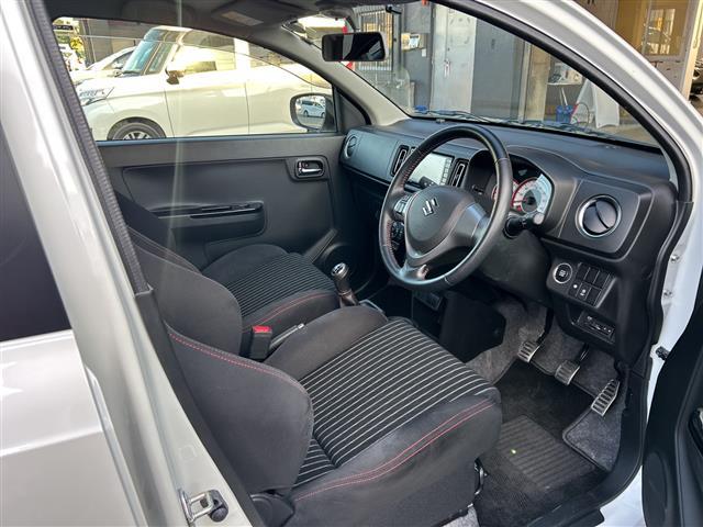 アルトワークス ベースグレード　純正７インチＳＤナビ　純正ＲＥＣＡＲＯシート　バックカメラ　ＥＴＣ　スマートキー　純正１５インチＡＷ　フォグランプ　オートライト　スペアキー　フロアマット　保証書　革巻きステアリング　ＨＩＤライト（22枚目）