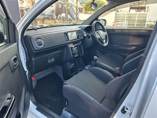 アルトワークス ベースグレード　純正７インチＳＤナビ　純正ＲＥＣＡＲＯシート　バックカメラ　ＥＴＣ　スマートキー　純正１５インチＡＷ　フォグランプ　オートライト　スペアキー　フロアマット　保証書　革巻きステアリング　ＨＩＤライト（29枚目）