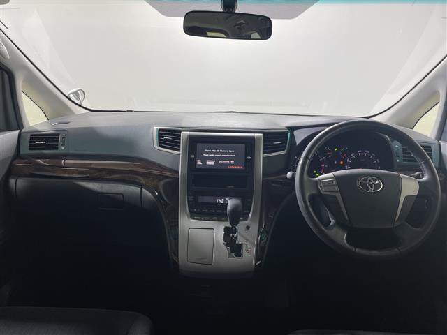 アルファード ２４０Ｓ　社外７型ナビ　両側電動　バックカメラ　ＥＴＣ　Ｂｌｕｅｔｏｏｔｈ　ＨＩＤ　フォグ　フルセグ　純正１８ＡＷ　スマートキー　センターコンソール　バックドアイージークローザー　フロアマット　スペアキー（2枚目）