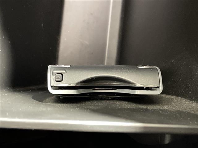 アルファード ２４０Ｓ　社外７型ナビ　両側電動　バックカメラ　ＥＴＣ　Ｂｌｕｅｔｏｏｔｈ　ＨＩＤ　フォグ　フルセグ　純正１８ＡＷ　スマートキー　センターコンソール　バックドアイージークローザー　フロアマット　スペアキー（8枚目）