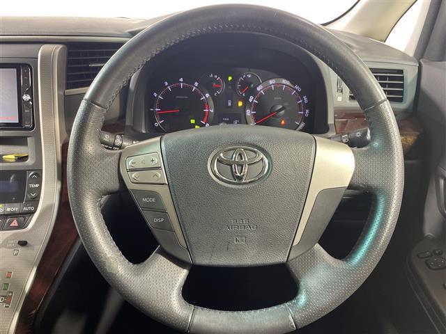 アルファード ２４０Ｓ　社外７型ナビ　両側電動　バックカメラ　ＥＴＣ　Ｂｌｕｅｔｏｏｔｈ　ＨＩＤ　フォグ　フルセグ　純正１８ＡＷ　スマートキー　センターコンソール　バックドアイージークローザー　フロアマット　スペアキー（9枚目）