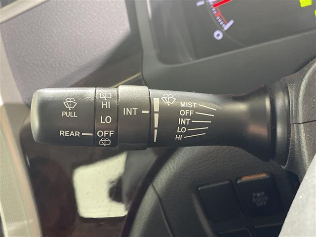 アルファード ２４０Ｓ　社外７型ナビ　両側電動　バックカメラ　ＥＴＣ　Ｂｌｕｅｔｏｏｔｈ　ＨＩＤ　フォグ　フルセグ　純正１８ＡＷ　スマートキー　センターコンソール　バックドアイージークローザー　フロアマット　スペアキー（12枚目）
