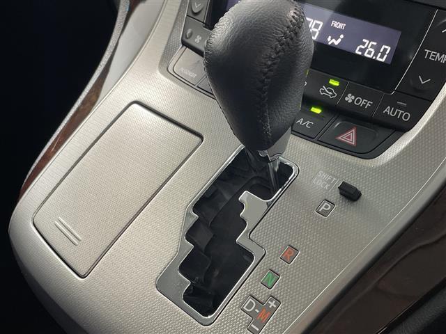 アルファード ２４０Ｓ　社外７型ナビ　両側電動　バックカメラ　ＥＴＣ　Ｂｌｕｅｔｏｏｔｈ　ＨＩＤ　フォグ　フルセグ　純正１８ＡＷ　スマートキー　センターコンソール　バックドアイージークローザー　フロアマット　スペアキー（16枚目）