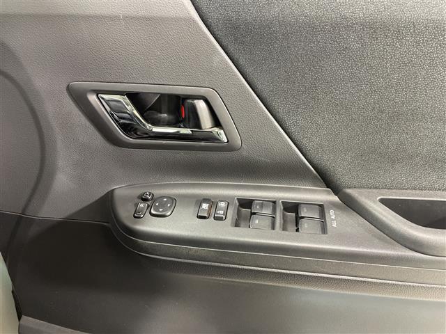アルファード ２４０Ｓ　社外７型ナビ　両側電動　バックカメラ　ＥＴＣ　Ｂｌｕｅｔｏｏｔｈ　ＨＩＤ　フォグ　フルセグ　純正１８ＡＷ　スマートキー　センターコンソール　バックドアイージークローザー　フロアマット　スペアキー（18枚目）