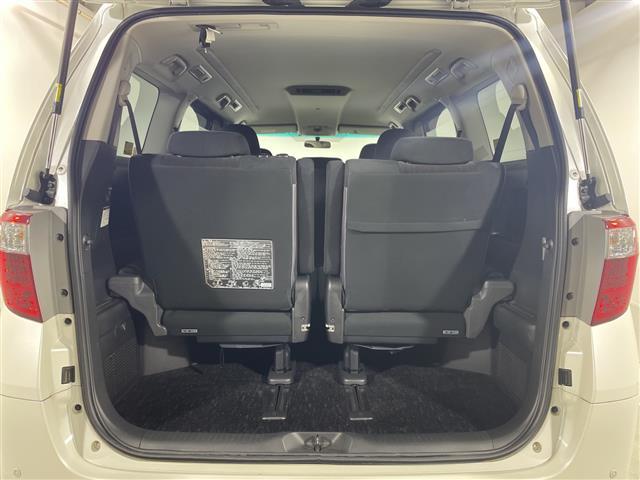 アルファード ２４０Ｓ　社外７型ナビ　両側電動　バックカメラ　ＥＴＣ　Ｂｌｕｅｔｏｏｔｈ　ＨＩＤ　フォグ　フルセグ　純正１８ＡＷ　スマートキー　センターコンソール　バックドアイージークローザー　フロアマット　スペアキー（24枚目）