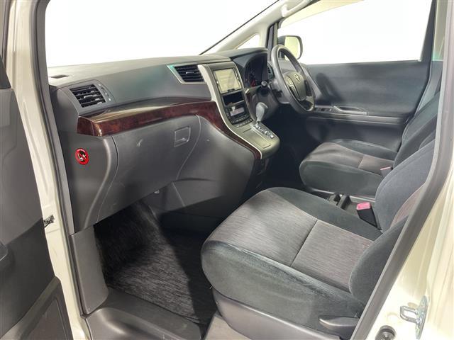 アルファード ２４０Ｓ　社外７型ナビ　両側電動　バックカメラ　ＥＴＣ　Ｂｌｕｅｔｏｏｔｈ　ＨＩＤ　フォグ　フルセグ　純正１８ＡＷ　スマートキー　センターコンソール　バックドアイージークローザー　フロアマット　スペアキー（28枚目）