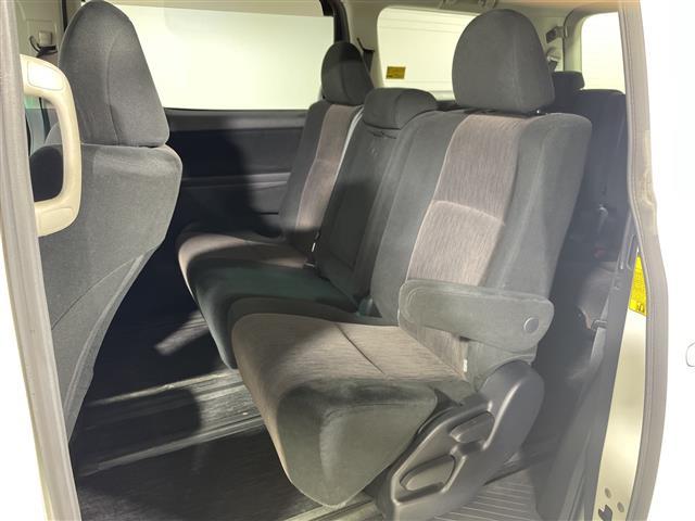 アルファード ２４０Ｓ　社外７型ナビ　両側電動　バックカメラ　ＥＴＣ　Ｂｌｕｅｔｏｏｔｈ　ＨＩＤ　フォグ　フルセグ　純正１８ＡＷ　スマートキー　センターコンソール　バックドアイージークローザー　フロアマット　スペアキー（29枚目）