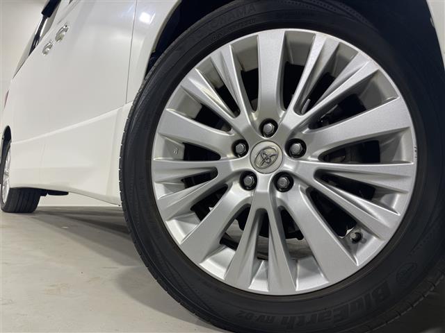 アルファード ２４０Ｓ　社外７型ナビ　両側電動　バックカメラ　ＥＴＣ　Ｂｌｕｅｔｏｏｔｈ　ＨＩＤ　フォグ　フルセグ　純正１８ＡＷ　スマートキー　センターコンソール　バックドアイージークローザー　フロアマット　スペアキー（39枚目）