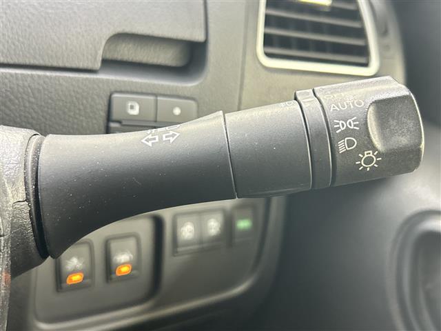 セレナ ハイウェイスターＳ－ＨＶアドバンスドセーフティパック　純正ナビ　全周囲カメラ　両側パワースライドドア　クルーズコントロール　スペアキー１本　純正フロアマット　コーナーセンサー　ＬＥＤヘッドライト　オートライト　レーンキープアシスト　純正１６インチＡＷ（19枚目）