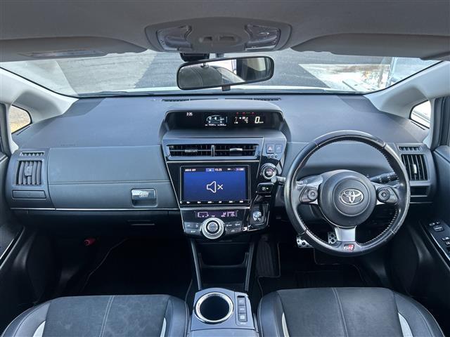 プリウスアルファ Ｓツーリングセレクション・ＧＲスポーツ　純正９インチＳＤナビ　バックカメラ　ＥＴＣ　ドラレコ　ＬＥＤヘッドライト　スマートキー　純正１８インチＡＷ　　ハーフレザーシート　フォグ＆リアフォグランプ　スペアキー　取扱説明書　専用大径マフラー（2枚目）