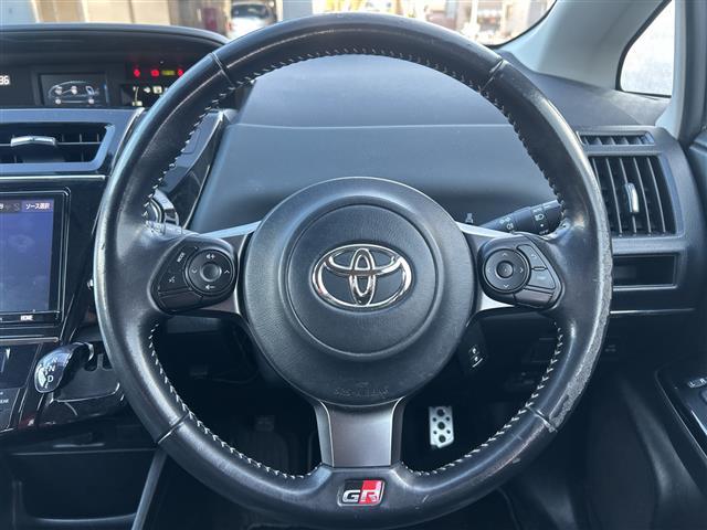 プリウスアルファ Ｓツーリングセレクション・ＧＲスポーツ　純正９インチＳＤナビ　バックカメラ　ＥＴＣ　ドラレコ　ＬＥＤヘッドライト　スマートキー　純正１８インチＡＷ　　ハーフレザーシート　フォグ＆リアフォグランプ　スペアキー　取扱説明書　専用大径マフラー（8枚目）