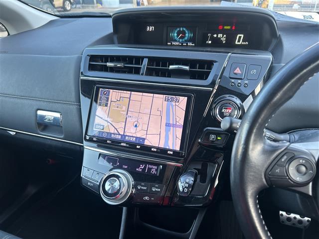 プリウスアルファ Ｓツーリングセレクション・ＧＲスポーツ　純正９インチＳＤナビ　バックカメラ　ＥＴＣ　ドラレコ　ＬＥＤヘッドライト　スマートキー　純正１８インチＡＷ　　ハーフレザーシート　フォグ＆リアフォグランプ　スペアキー　取扱説明書　専用大径マフラー（13枚目）