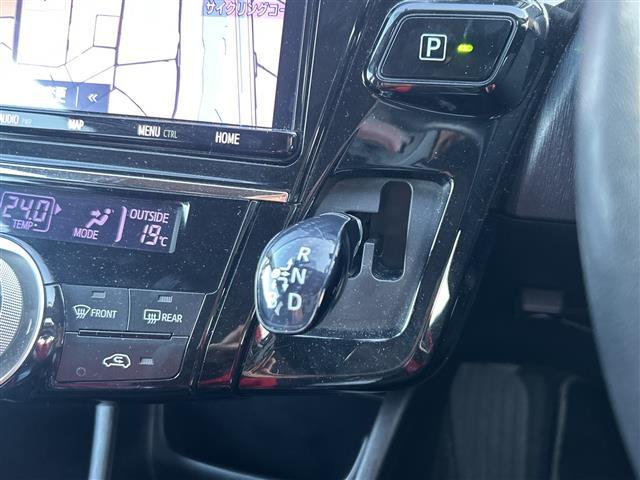 プリウスアルファ Ｓツーリングセレクション・ＧＲスポーツ　純正９インチＳＤナビ　バックカメラ　ＥＴＣ　ドラレコ　ＬＥＤヘッドライト　スマートキー　純正１８インチＡＷ　　ハーフレザーシート　フォグ＆リアフォグランプ　スペアキー　取扱説明書　専用大径マフラー（15枚目）