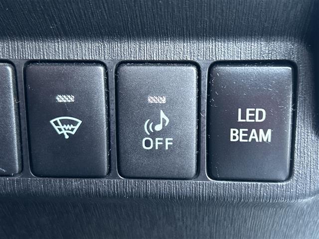 プリウスアルファ Ｓツーリングセレクション・ＧＲスポーツ　純正９インチＳＤナビ　バックカメラ　ＥＴＣ　ドラレコ　ＬＥＤヘッドライト　スマートキー　純正１８インチＡＷ　　ハーフレザーシート　フォグ＆リアフォグランプ　スペアキー　取扱説明書　専用大径マフラー（16枚目）