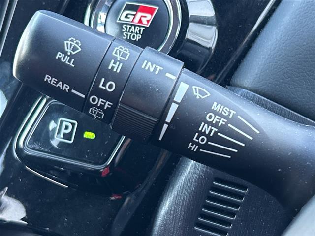 プリウスアルファ Ｓツーリングセレクション・ＧＲスポーツ　純正９インチＳＤナビ　バックカメラ　ＥＴＣ　ドラレコ　ＬＥＤヘッドライト　スマートキー　純正１８インチＡＷ　　ハーフレザーシート　フォグ＆リアフォグランプ　スペアキー　取扱説明書　専用大径マフラー（17枚目）