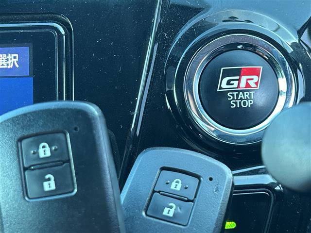 プリウスアルファ Ｓツーリングセレクション・ＧＲスポーツ　純正９インチＳＤナビ　バックカメラ　ＥＴＣ　ドラレコ　ＬＥＤヘッドライト　スマートキー　純正１８インチＡＷ　　ハーフレザーシート　フォグ＆リアフォグランプ　スペアキー　取扱説明書　専用大径マフラー（19枚目）