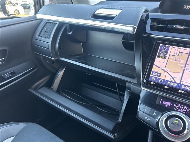 プリウスアルファ Ｓツーリングセレクション・ＧＲスポーツ　純正９インチＳＤナビ　バックカメラ　ＥＴＣ　ドラレコ　ＬＥＤヘッドライト　スマートキー　純正１８インチＡＷ　　ハーフレザーシート　フォグ＆リアフォグランプ　スペアキー　取扱説明書　専用大径マフラー（21枚目）