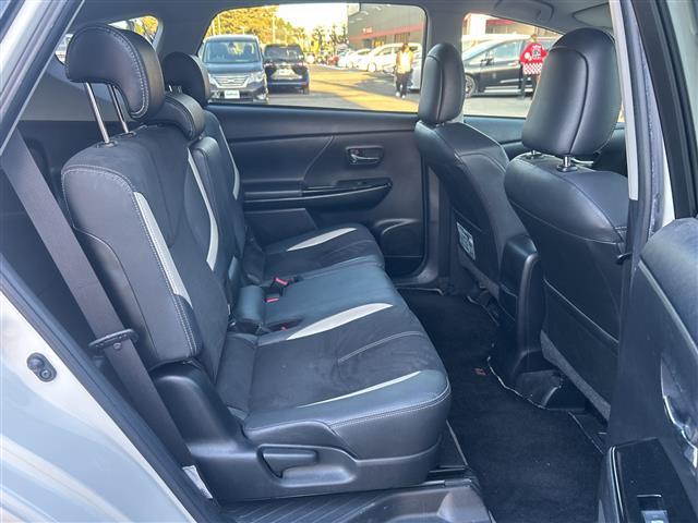 プリウスアルファ Ｓツーリングセレクション・ＧＲスポーツ　純正９インチＳＤナビ　バックカメラ　ＥＴＣ　ドラレコ　ＬＥＤヘッドライト　スマートキー　純正１８インチＡＷ　　ハーフレザーシート　フォグ＆リアフォグランプ　スペアキー　取扱説明書　専用大径マフラー（24枚目）