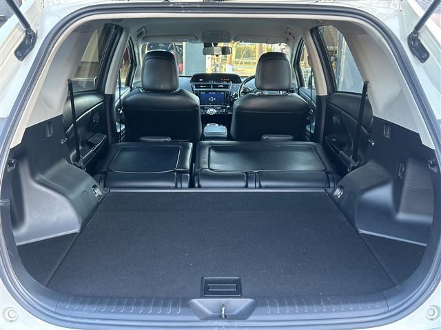 プリウスアルファ Ｓツーリングセレクション・ＧＲスポーツ　純正９インチＳＤナビ　バックカメラ　ＥＴＣ　ドラレコ　ＬＥＤヘッドライト　スマートキー　純正１８インチＡＷ　　ハーフレザーシート　フォグ＆リアフォグランプ　スペアキー　取扱説明書　専用大径マフラー（26枚目）