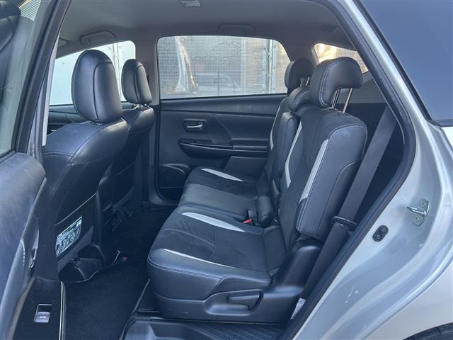 プリウスアルファ Ｓツーリングセレクション・ＧＲスポーツ　純正９インチＳＤナビ　バックカメラ　ＥＴＣ　ドラレコ　ＬＥＤヘッドライト　スマートキー　純正１８インチＡＷ　　ハーフレザーシート　フォグ＆リアフォグランプ　スペアキー　取扱説明書　専用大径マフラー（28枚目）