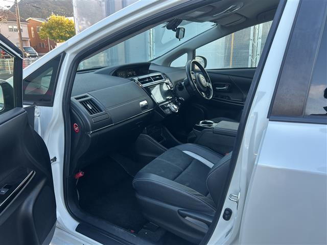 プリウスアルファ Ｓツーリングセレクション・ＧＲスポーツ　純正９インチＳＤナビ　バックカメラ　ＥＴＣ　ドラレコ　ＬＥＤヘッドライト　スマートキー　純正１８インチＡＷ　　ハーフレザーシート　フォグ＆リアフォグランプ　スペアキー　取扱説明書　専用大径マフラー（30枚目）