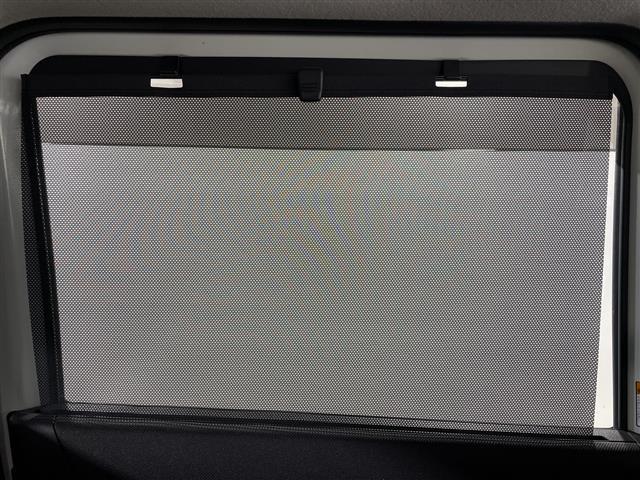 ソリオ ハイブリッドＭＺ　社外７インチＨＤＤナビ　両側パワースライドドア　ＬＥＤヘッドライト　スマートキー　純正１５インチＡＷ　アイドリングストップ　オートライト　電動格納ミラー　プッシュスタート　フロアマット　フォグランプ（4枚目）