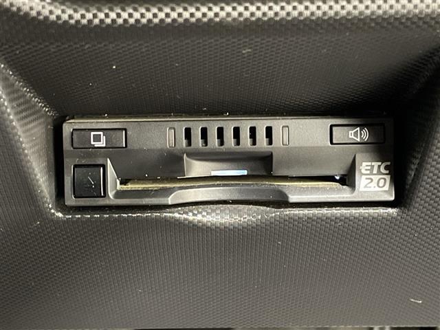 ライズ Ｚ　純正７型ナビ　Ｂカメラ　スマートアシスト　アダプティブクルーズコントロール　ＡＣ１００Ｖ電源　シートヒーター　前後コーナーセンサー　Ｂｌｕｅｔｏｏｔｈ　ＴＶ　ＬＥＤヘッドライト　ビルトインＥＴＣ２．０（5枚目）