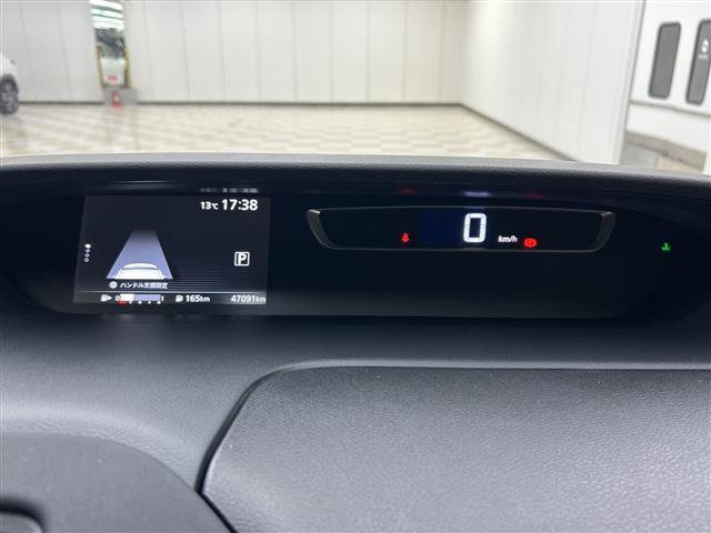 セレナ ハイウェイスター　プロパイロットエディション　純正９インチＳＤナビ　両側パワースライド　後席モニター　プロパイロット　バックカメラ　ＬＥＤ　ＥＴＣ　スマートキー　追従クルコン　純正１６インチＡＷ　オートライト　フロアマット　スペアキー　取扱説明書（13枚目）