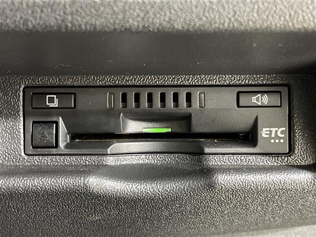 ハイエースバン スーパーＧＬ　ダーク　プライムＩＩ　純正ナビ　トヨタセーフティセンス　両側パワスラ　パノラミックビューモニター　１００Ｖ電源　ハーフレザーシート　フルフラットシート　スペアキー１本　ビルトインＥＴＣ　フロアマット有　ＬＥＤヘッドライト（5枚目）