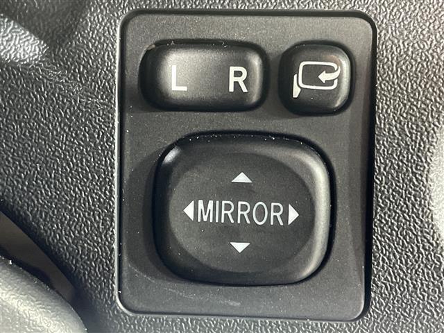 ハイエースバン スーパーＧＬ　ダーク　プライムＩＩ　純正ナビ　トヨタセーフティセンス　両側パワスラ　パノラミックビューモニター　１００Ｖ電源　ハーフレザーシート　フルフラットシート　スペアキー１本　ビルトインＥＴＣ　フロアマット有　ＬＥＤヘッドライト（9枚目）