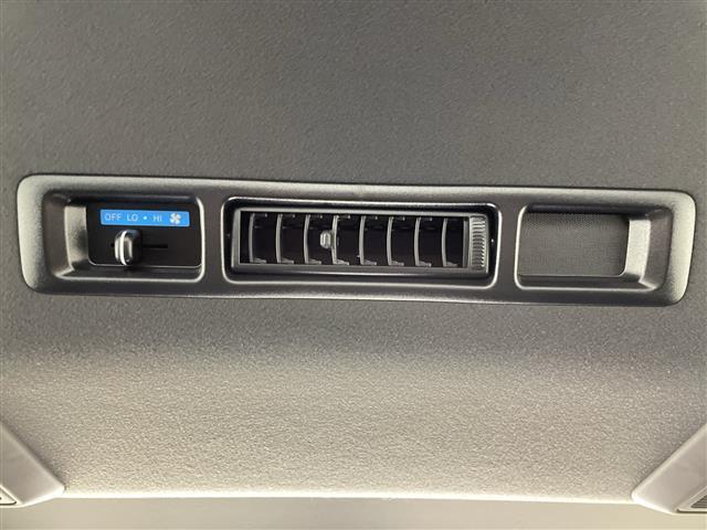 ハイエースバン スーパーＧＬ　ダーク　プライムＩＩ　純正ナビ　トヨタセーフティセンス　両側パワスラ　パノラミックビューモニター　１００Ｖ電源　ハーフレザーシート　フルフラットシート　スペアキー１本　ビルトインＥＴＣ　フロアマット有　ＬＥＤヘッドライト（12枚目）