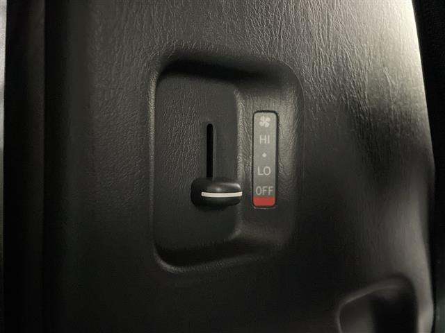 ハイエースバン スーパーＧＬ　ダーク　プライムＩＩ　純正ナビ　トヨタセーフティセンス　両側パワスラ　パノラミックビューモニター　１００Ｖ電源　ハーフレザーシート　フルフラットシート　スペアキー１本　ビルトインＥＴＣ　フロアマット有　ＬＥＤヘッドライト（13枚目）