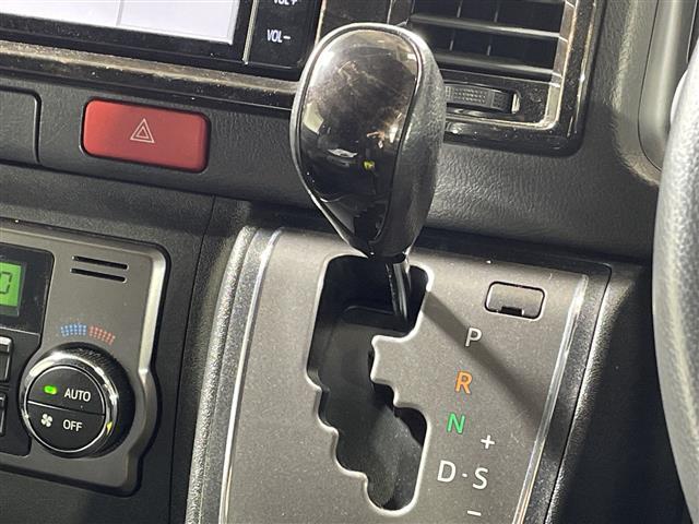 ハイエースバン スーパーＧＬ　ダーク　プライムＩＩ　純正ナビ　トヨタセーフティセンス　両側パワスラ　パノラミックビューモニター　１００Ｖ電源　ハーフレザーシート　フルフラットシート　スペアキー１本　ビルトインＥＴＣ　フロアマット有　ＬＥＤヘッドライト（19枚目）