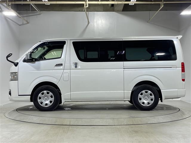 ハイエースバン スーパーＧＬ　ダーク　プライムＩＩ　純正ナビ　トヨタセーフティセンス　両側パワスラ　パノラミックビューモニター　１００Ｖ電源　ハーフレザーシート　フルフラットシート　スペアキー１本　ビルトインＥＴＣ　フロアマット有　ＬＥＤヘッドライト（33枚目）