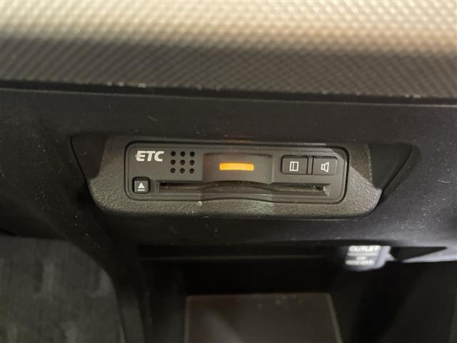 フリードハイブリッド ジャストセレクション　純正ナビ　両側スライドドア　バックカメラ　ＥＴＣ　クルーズコントロール　スマートキー　純正１５インチＡＷ　横滑り防止装置　アイドリングストップ　オートライト　電格格納ミラー　フロアマット（5枚目）