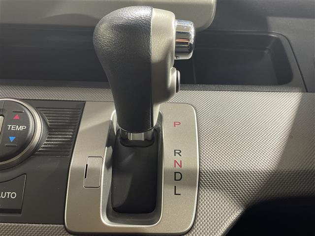 フリードハイブリッド ジャストセレクション　純正ナビ　両側スライドドア　バックカメラ　ＥＴＣ　クルーズコントロール　スマートキー　純正１５インチＡＷ　横滑り防止装置　アイドリングストップ　オートライト　電格格納ミラー　フロアマット（14枚目）