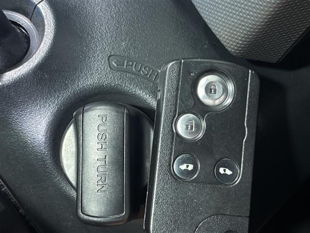 フリードハイブリッド ジャストセレクション　純正ナビ　両側スライドドア　バックカメラ　ＥＴＣ　クルーズコントロール　スマートキー　純正１５インチＡＷ　横滑り防止装置　アイドリングストップ　オートライト　電格格納ミラー　フロアマット（17枚目）