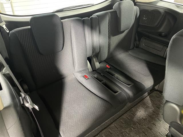 フリードハイブリッド ジャストセレクション　純正ナビ　両側スライドドア　バックカメラ　ＥＴＣ　クルーズコントロール　スマートキー　純正１５インチＡＷ　横滑り防止装置　アイドリングストップ　オートライト　電格格納ミラー　フロアマット（21枚目）