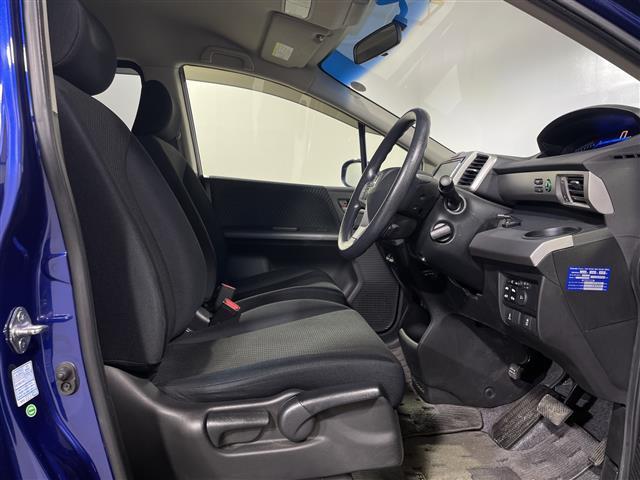 フリードハイブリッド ジャストセレクション　純正ナビ　両側スライドドア　バックカメラ　ＥＴＣ　クルーズコントロール　スマートキー　純正１５インチＡＷ　横滑り防止装置　アイドリングストップ　オートライト　電格格納ミラー　フロアマット（22枚目）