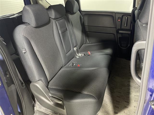 フリードハイブリッド ジャストセレクション　純正ナビ　両側スライドドア　バックカメラ　ＥＴＣ　クルーズコントロール　スマートキー　純正１５インチＡＷ　横滑り防止装置　アイドリングストップ　オートライト　電格格納ミラー　フロアマット（24枚目）